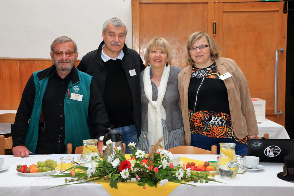 Zleva: Rudolf Felzmann, Jaroslav Kodeš, Hana Šiková (tajemnice poroty) a Petra Richter Kohutová